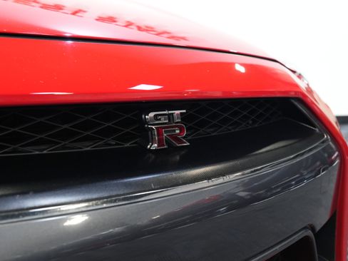 Used 2013 Nissan GT-R Premium image 13