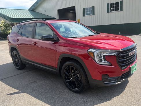 Certified 2025 GMC Terrain Elevation w/ Black Edition AWD/4WD image 28