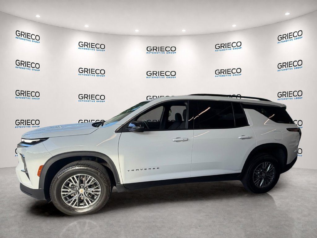 Used 2025 Chevrolet Traverse LT FWD image 4