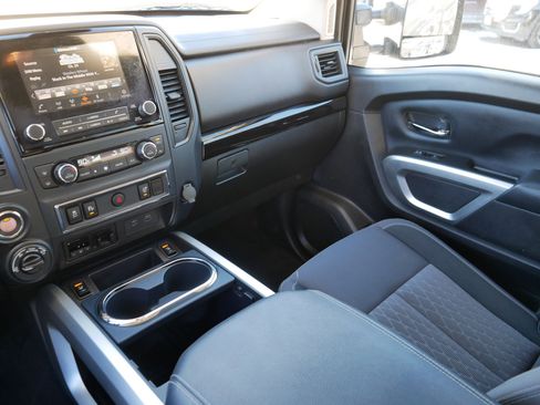 Certified 2024 Nissan Titan SV w/ SV Convenience Package image 11