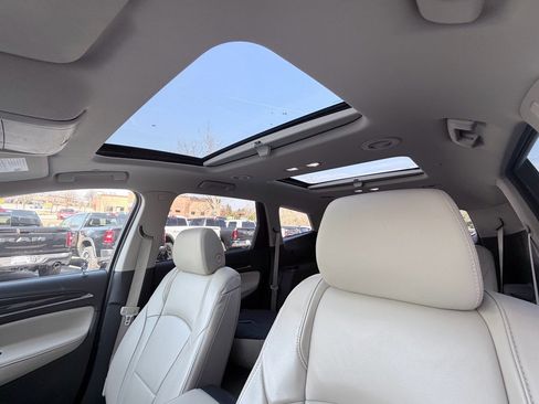 Used 2018 Buick Enclave Essence image 10
