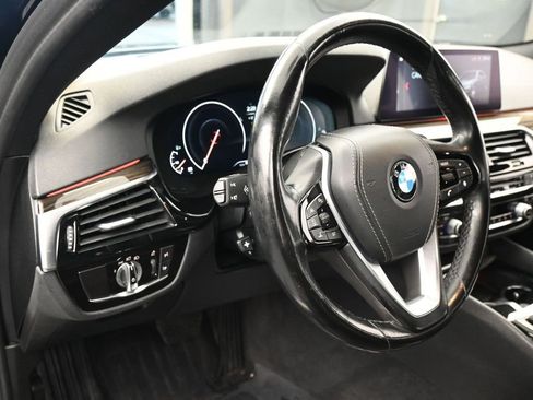 Used 2019 BMW 530i w/ Premium Package RWD image 16