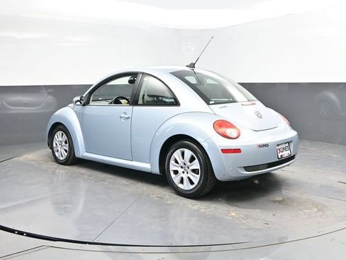 Used 2009 Volkswagen Beetle Coupe FWD image 8