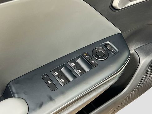 New 2025 Kia K4 LXS image 17