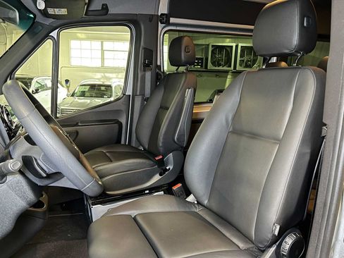 Used 2025 Mercedes-Benz Sprinter 2500 image 23