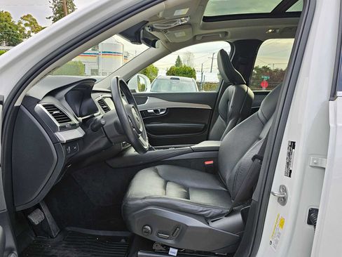 Certified 2022 Volvo XC90 T5 Momentum w/ Climate Package image 20