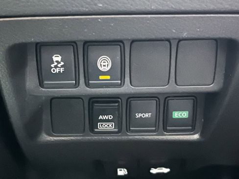 Used 2020 Nissan Rogue Sport SV image 13