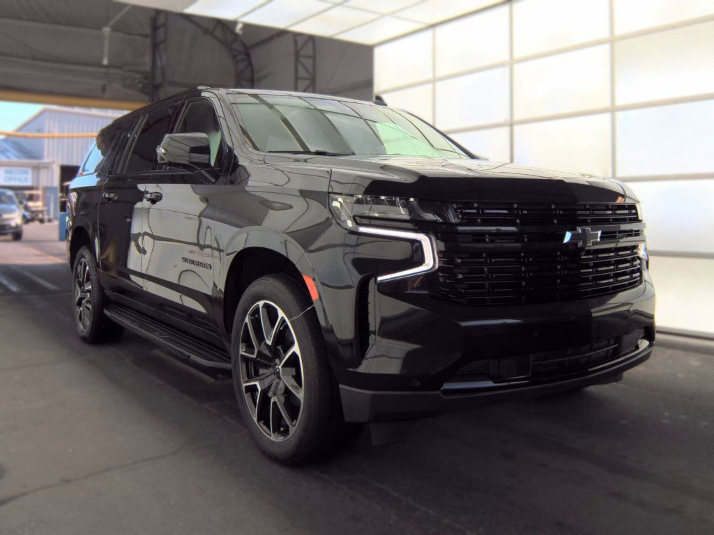 Used 2024 Chevrolet Suburban RST w/ Luxury Package RWD image 1