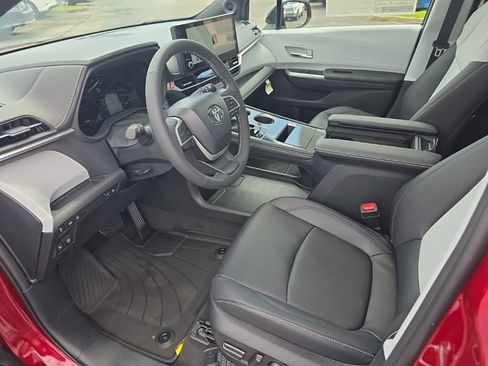 New 2026 Toyota Sienna XSE FWD image 9