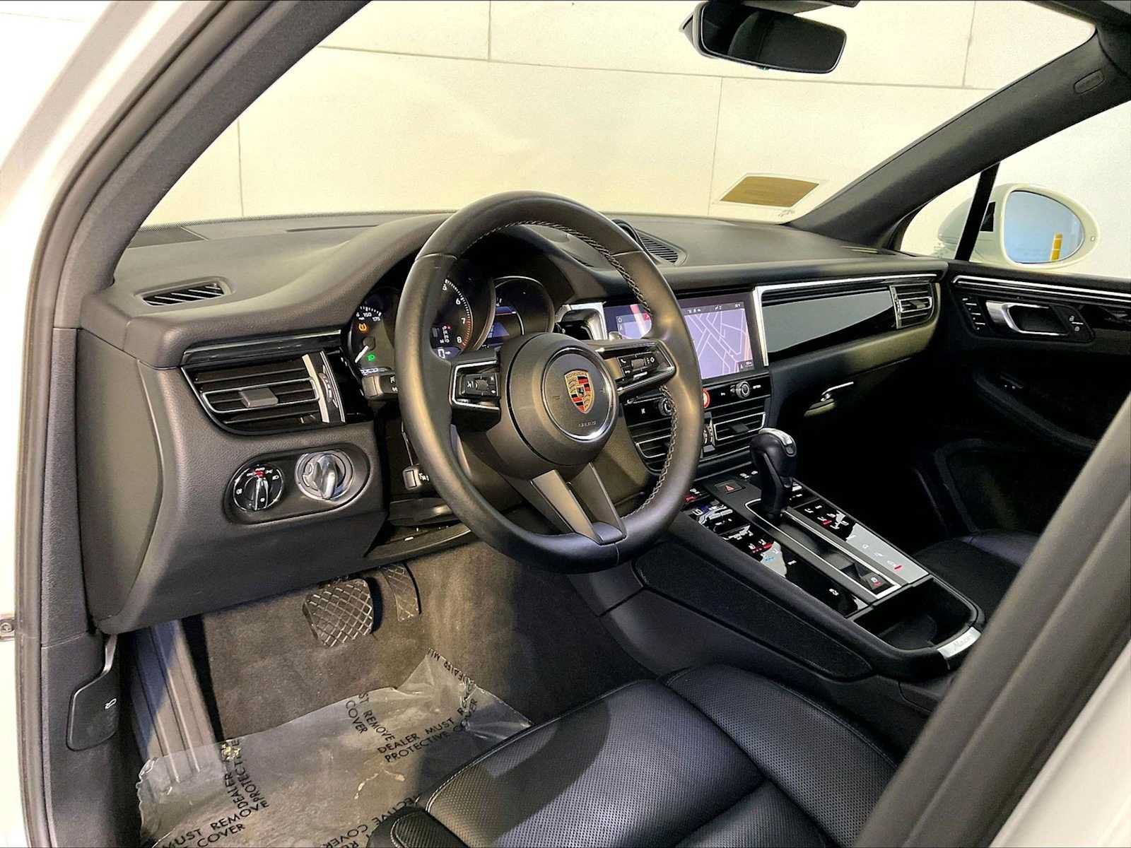 Certified 2023 Porsche Macan AWD/4WD image 4