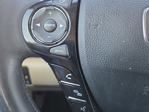 Used 2017 Honda Accord Touring image 28