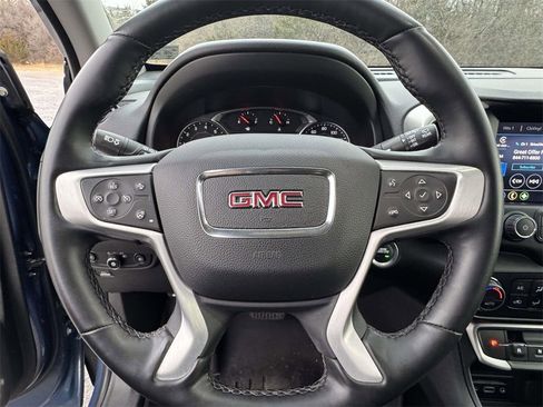 Used 2024 GMC Terrain SLT image 17