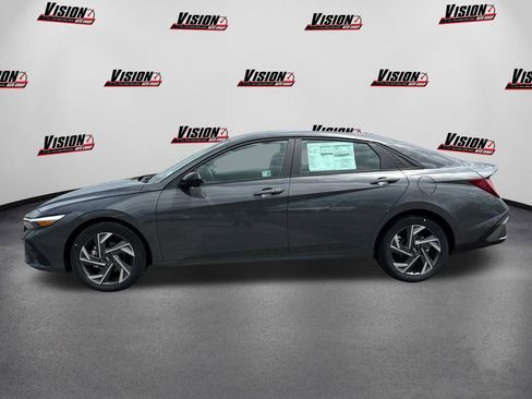 Certified 2025 Hyundai Elantra Sport image 8