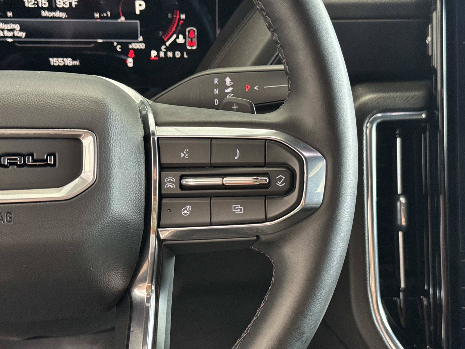 Used 2025 GMC Yukon Denali RWD image 21