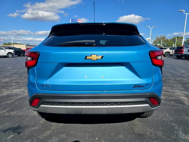 Used 2025 Chevrolet Trax LT FWD image 4