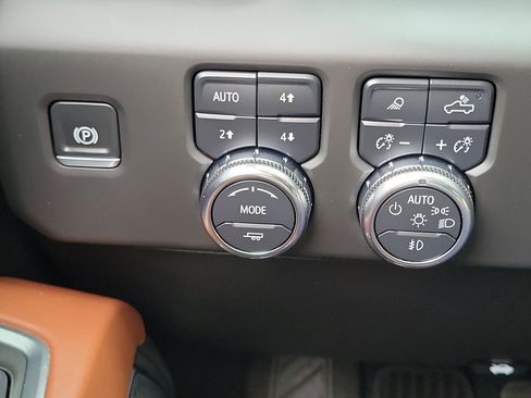 Certified 2025 GMC Sierra 3500 Denali Ultimate image 18