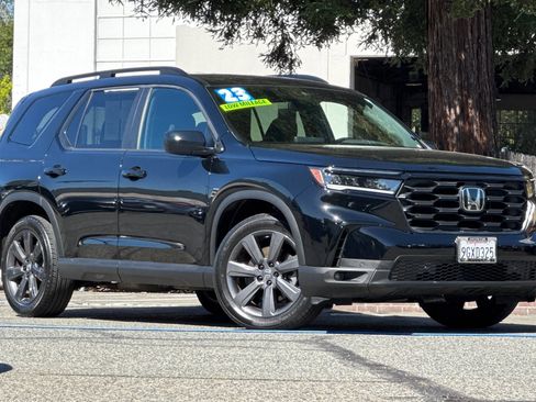 Used 2023 Honda Pilot Sport image 2