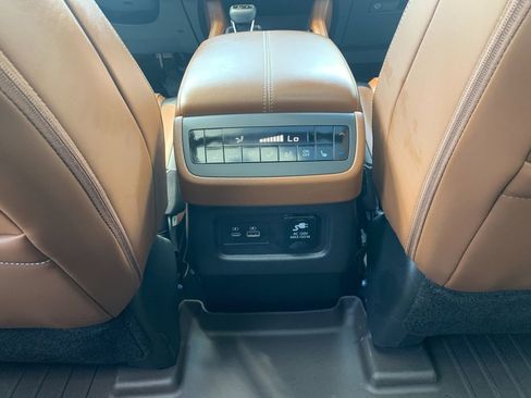 Used 2024 Nissan Pathfinder Platinum w/ Cargo Package AWD/4WD image 15