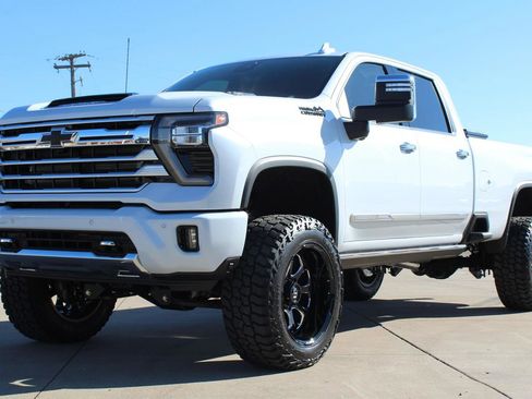 Used 2026 Chevrolet Silverado 3500 High Country w/ High Country Premium Package AWD/4WD image 6