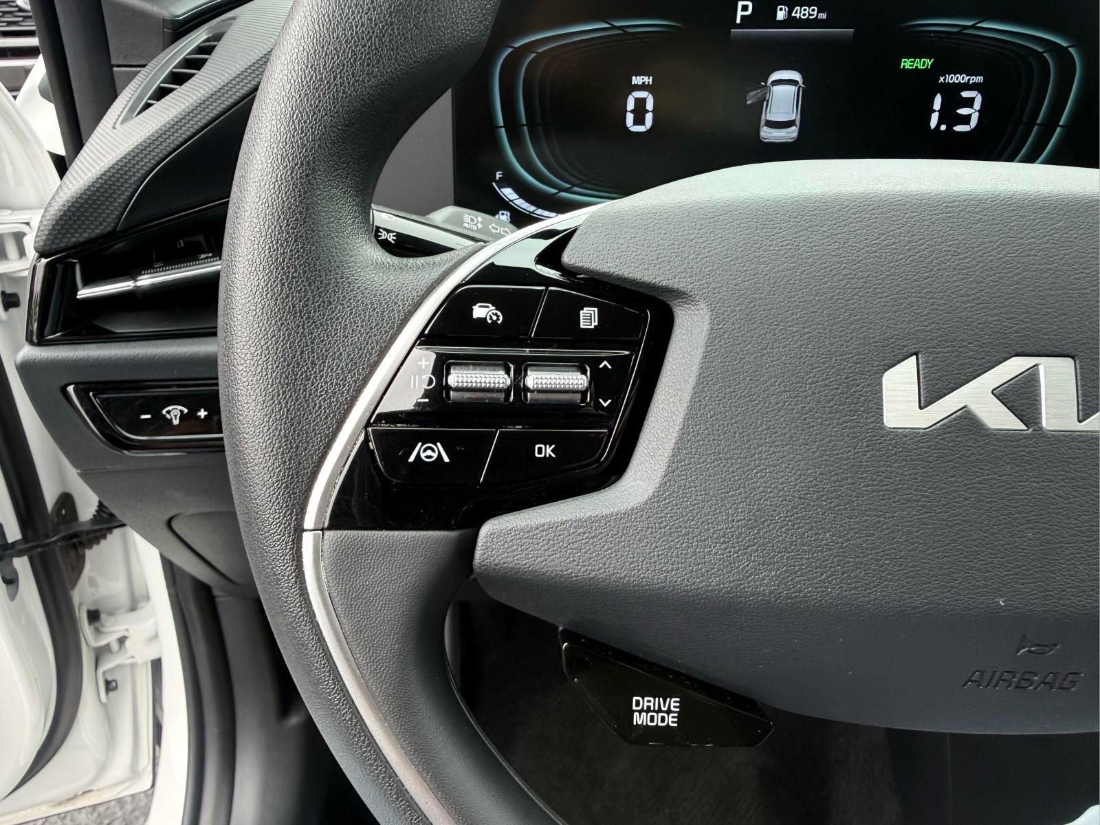 Used 2025 Kia Niro LX FWD image 25