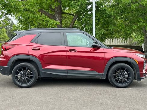 Used 2022 Chevrolet TrailBlazer RS w/ Sun and Liftgate Package FWD image 8