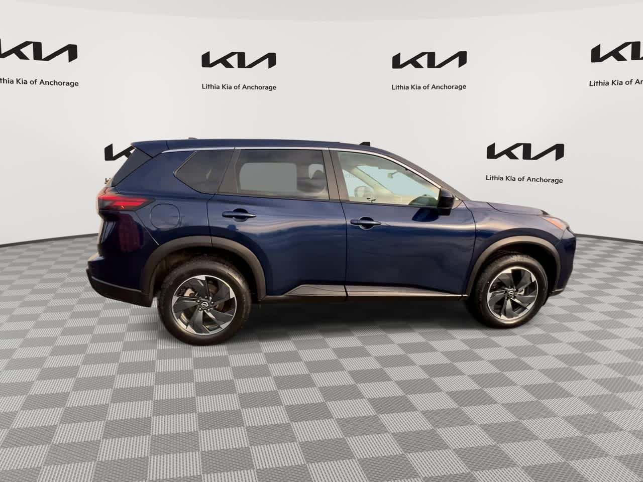 Used 2024 Nissan Rogue SV AWD/4WD image 9
