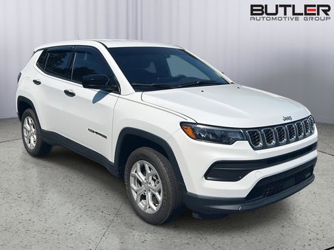 Used 2024 Jeep Compass Sport image 6