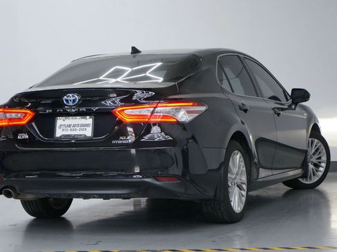 Used 2020 Toyota Camry XLE image 7