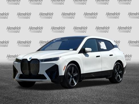 Used 2023 BMW iX xDrive50 w/ Sport Package AWD/4WD image 9
