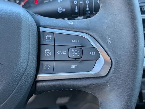 Used 2025 Jeep Compass Limited image 22