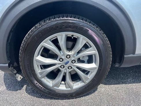 Used 2024 Ford Explorer XLT w/ Equipment Group 202A AWD/4WD image 5