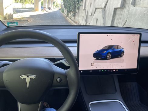 Used 2023 Tesla Model Y Long Range AWD/4WD image 10