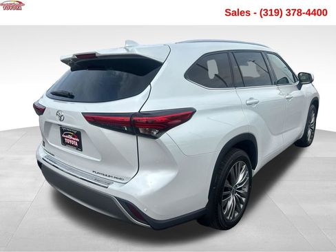 Used 2022 Toyota Highlander Platinum AWD/4WD image 5
