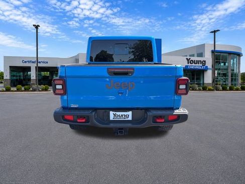 Used 2025 Jeep Gladiator Rubicon w/ Convenience Group AWD/4WD image 6