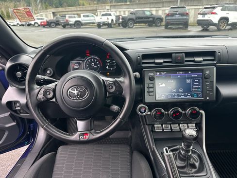 Used 2022 Toyota GR86 Base w/ ALL Weather Mat Package (TMS) image 14
