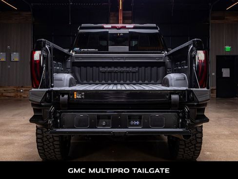 Used 2024 GMC Sierra 2500 Denali Ultimate image 9