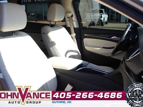 Used 2023 Buick Enclave Essence image 17