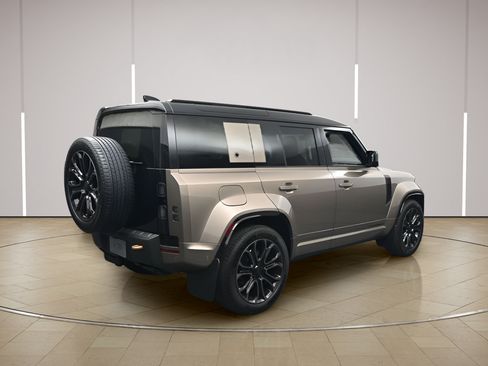 New 2026 Land Rover Defender 110 AWD/4WD image 23