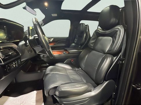 Used 2024 Lincoln Navigator Reserve image 16
