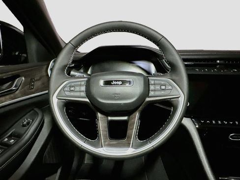 New 2026 Jeep Grand Cherokee Limited w/ Limited Altitude Package AWD/4WD image 8