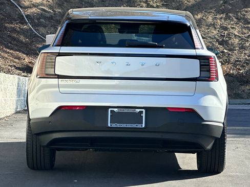 New 2026 Volvo EX30 Plus w/ Climate Package image 6