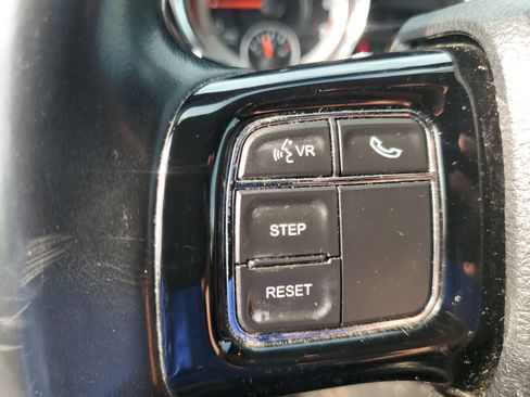 Used 2018 Dodge Grand Caravan SE FWD image 20