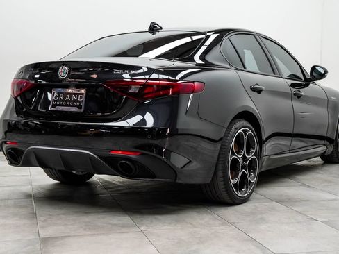 Used 2023 Alfa Romeo Giulia Veloce AWD/4WD image 12