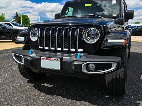 Used 2023 Jeep Wrangler Unlimited Sahara w/ Cold Weather Group AWD/4WD image 11