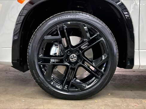 New 2026 Volkswagen Tiguan SE R-Line image 14