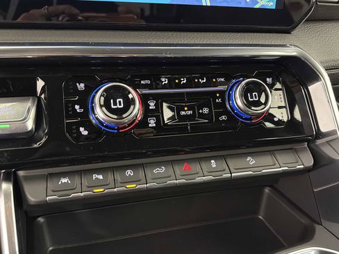 New 2026 GMC Sierra 1500 Denali w/ Denali Reserve Package AWD/4WD image 32