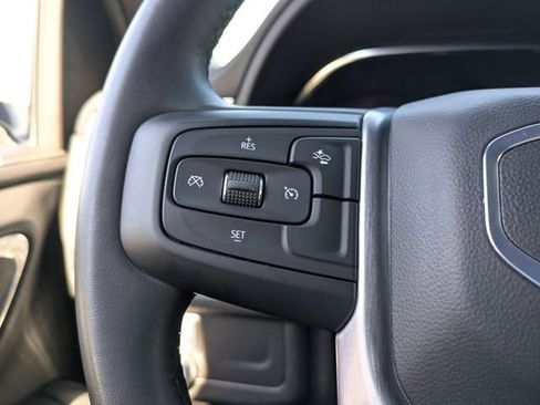 Used 2024 GMC Yukon XL SLT image 28