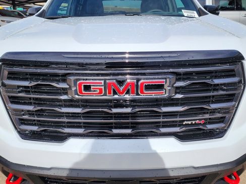 New 2026 GMC Acadia AT4 w/ Luxury Package image 10