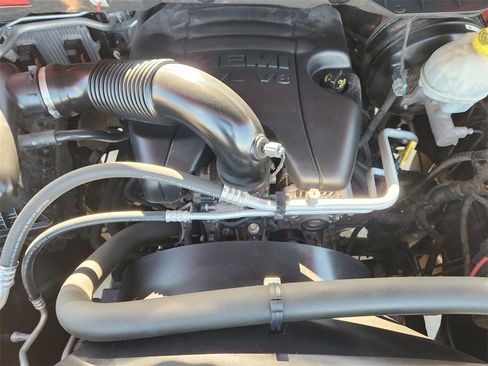 Used 2019 RAM 1500 Classic SLT image 32