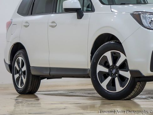 Used 2018 Subaru Forester 2.5i Premium w/ All-Weather Package AWD/4WD image 4